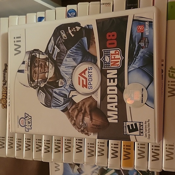 EA Sports MADDEN NFL 08 - Wii Game No Visible Stratches Original Case & Papers - Picture 1 of 5